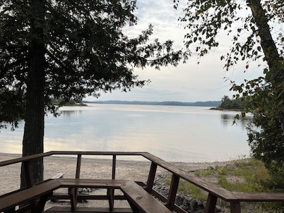 Peaceful Waterfront Cottage on Ottawa River – Nature Lover’s Retreat!