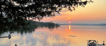 Peaceful Waterfront Cottage on Ottawa River – Nature Lover’s Retreat!