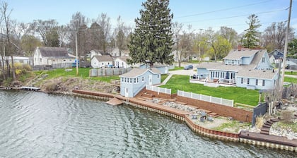 Beautiful boathouse with an all season hot tub, paddle boat and kayaks!