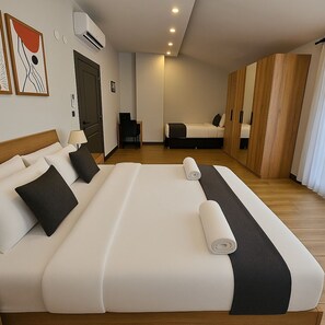 3 bedrooms, iron/ironing board, free WiFi, bed sheets