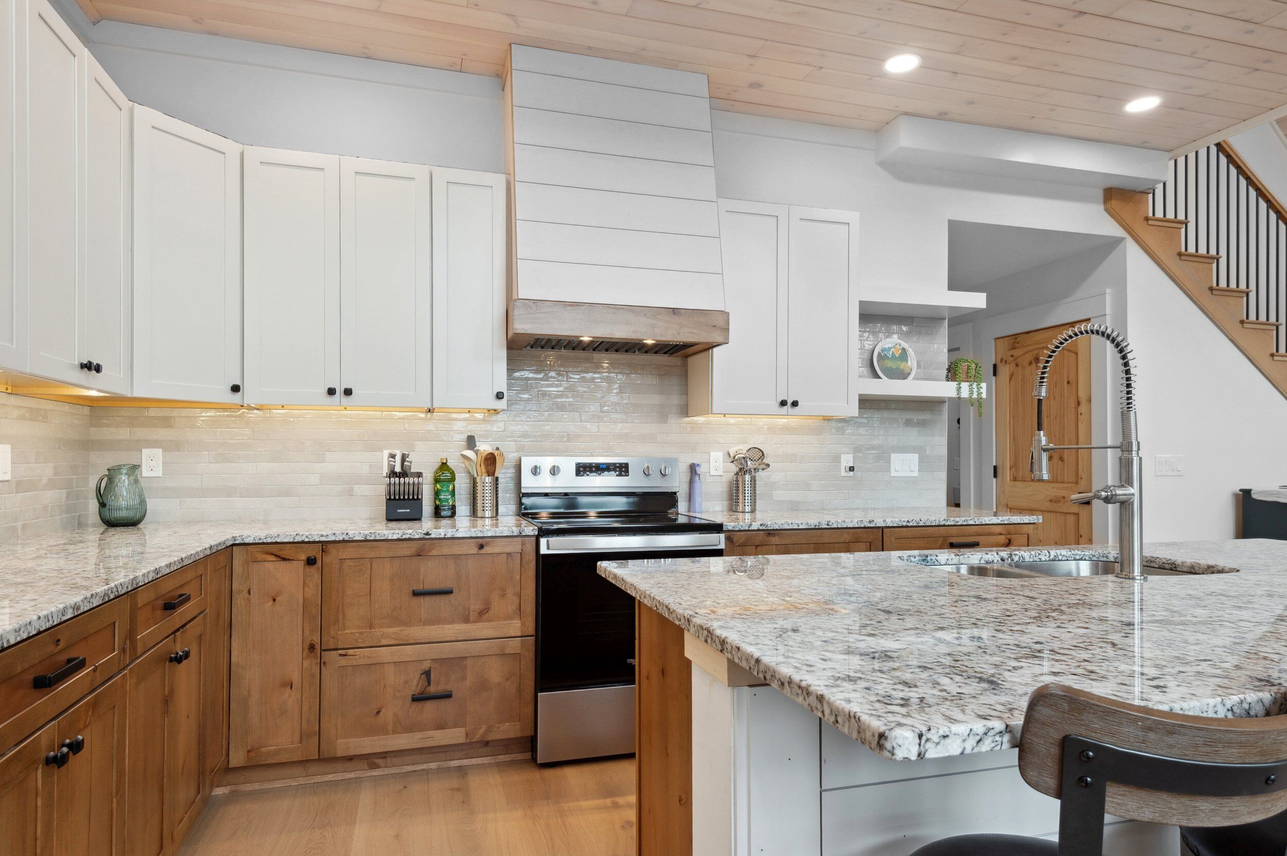 ثلاجة، ميكروويف، فرن، موقد طهي مسطح