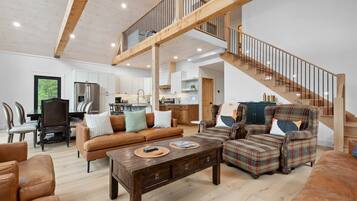 Smart TV, fireplace, stereo