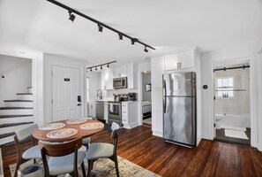Fridge, microwave, oven, stovetop - Federal Hill PRIDE 2 - Multi-Level Townhouse (Providence)