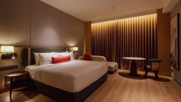 خزنة داخل الغرفة وتجهيزات عازلة للصوت ومكواة/لوح كي وواي فاي مجانًا