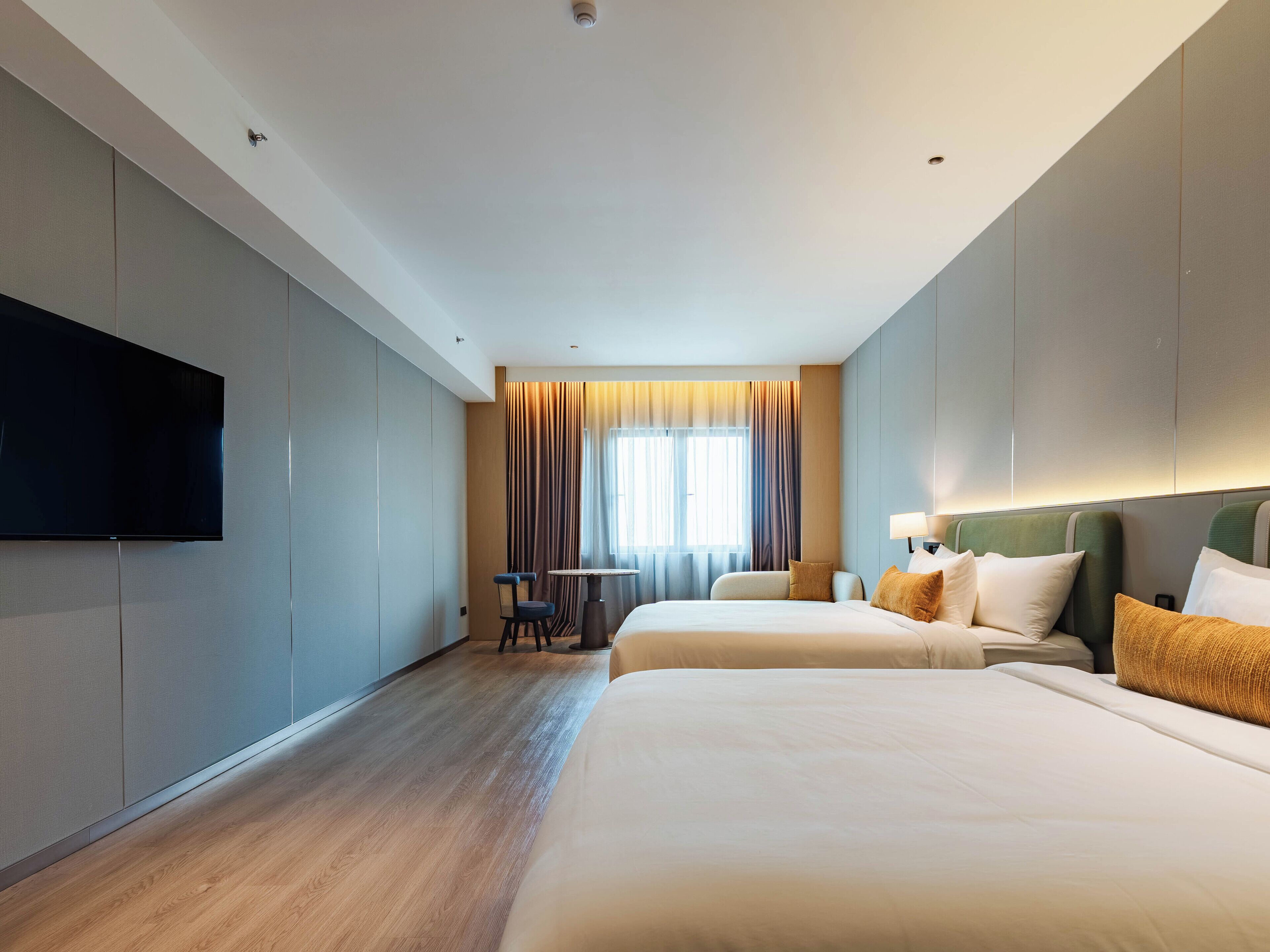 خزنة داخل الغرفة وتجهيزات عازلة للصوت ومكواة/لوح كي وواي فاي مجانًا