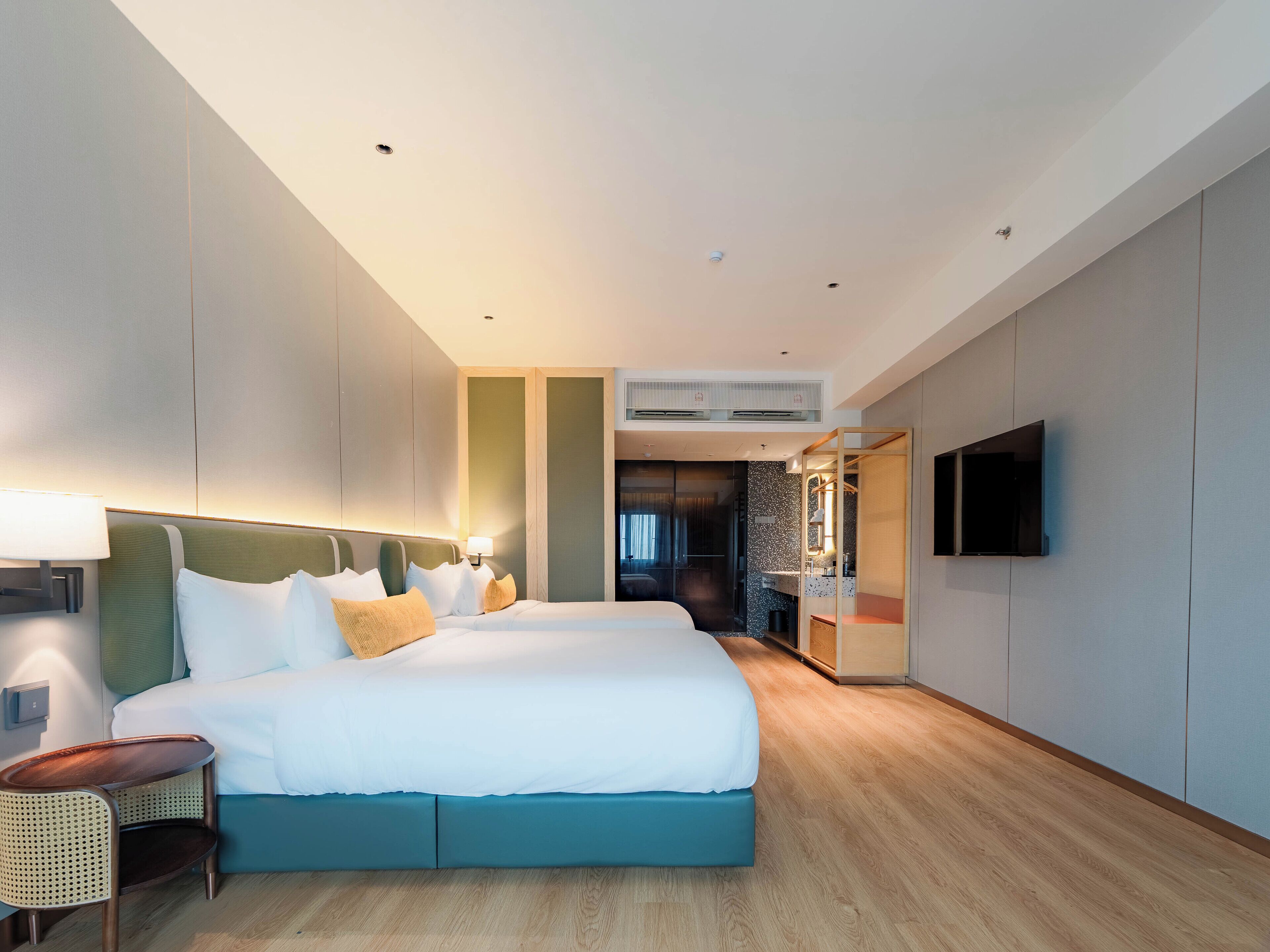 In-room safe, soundproofing, iron/ironing board, free WiFi