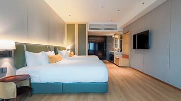 In-room safe, soundproofing, iron/ironing board, free WiFi