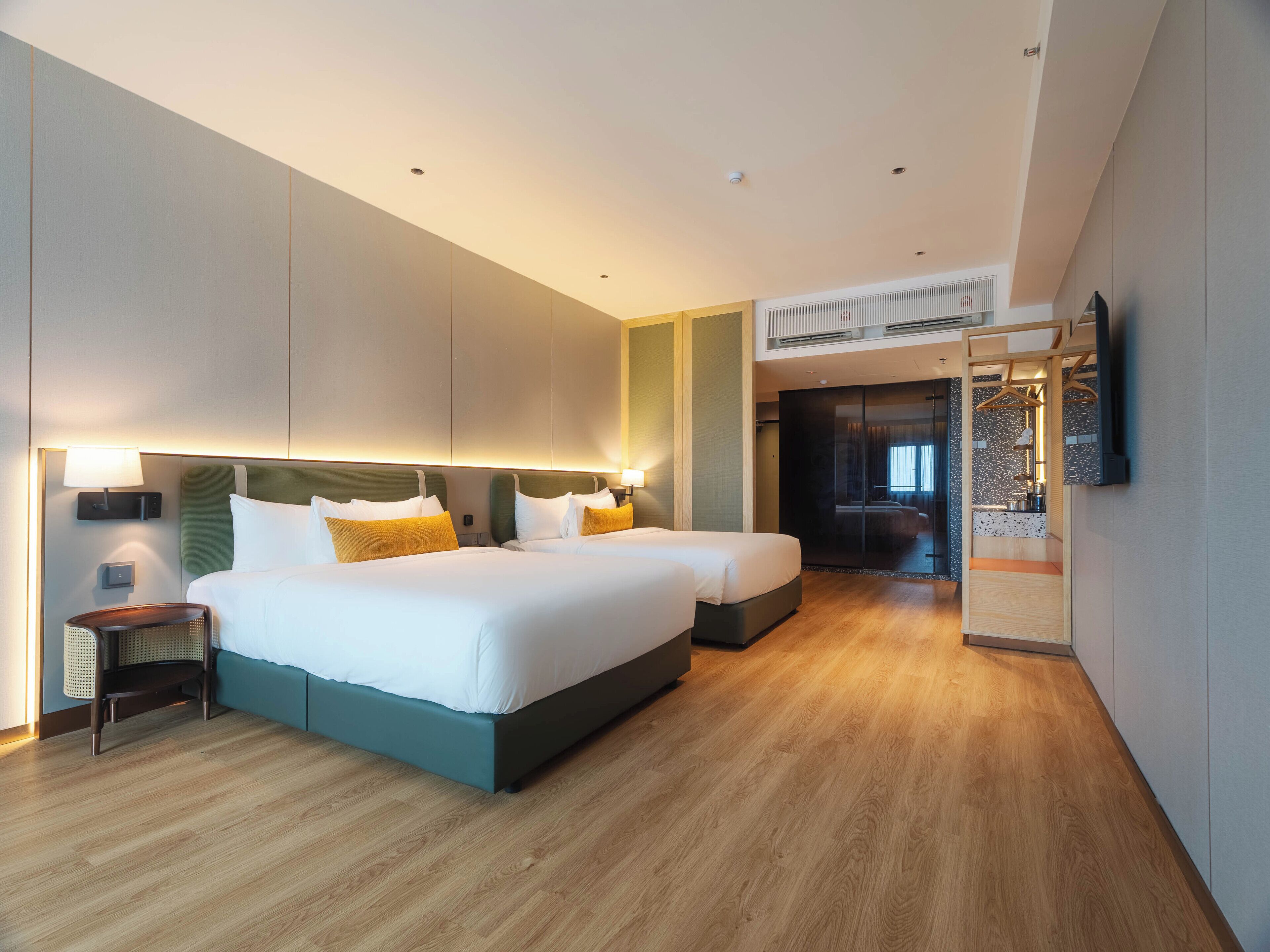 In-room safe, soundproofing, iron/ironing board, free WiFi