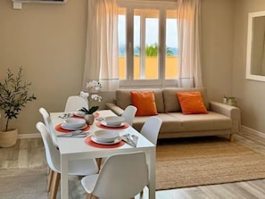 Dining - APARTBEACH PORT SALOU, BEACH VIEWS, YACHT CLUB AND PROMENADE (Salou)