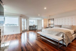 5 bedrooms, desk, iron/ironing board, travel cot