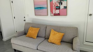 Unclassified image, 4 of 19, button - Relax and Unwind in Miami  6 (Miami)