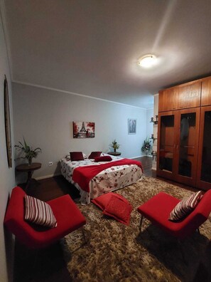4 Schlafzimmer, Bügeleisen/Bügelbrett, WLAN, Bettwäsche
