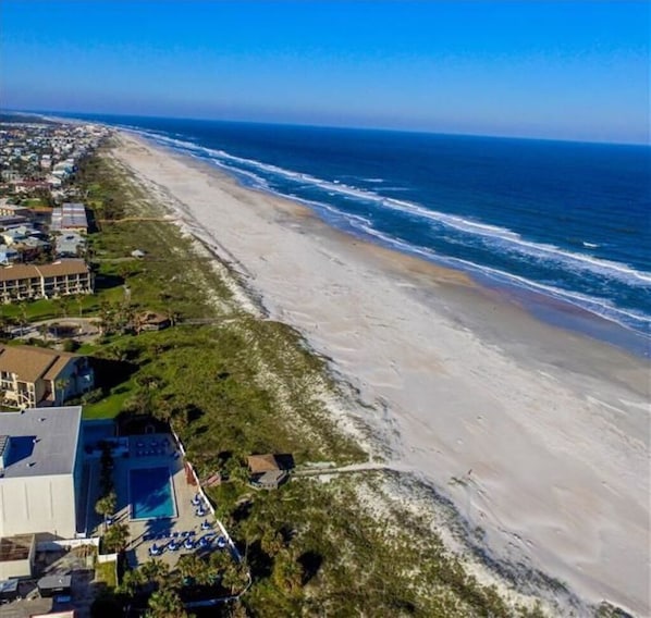 Beach nearby, sun-loungers, beach towels