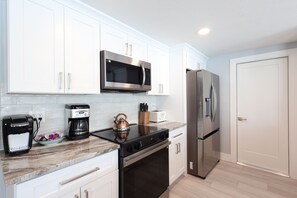 Microwave, oven, dishwasher, coffee/tea maker