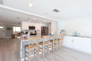 Microwave, oven, dishwasher, coffee/tea maker