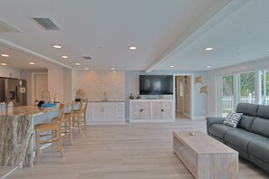 TV - SeaClusion Pool home on a Canal (Sarasota)