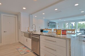 Microwave, oven, dishwasher, coffee/tea maker