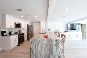 Microwave, oven, dishwasher, coffee/tea maker