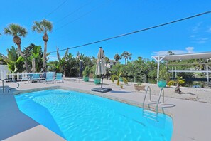 Pool - SeaClusion Pool home on a Canal (Sarasota)