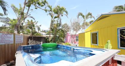 Yellow Palm Cottage steps from the beach