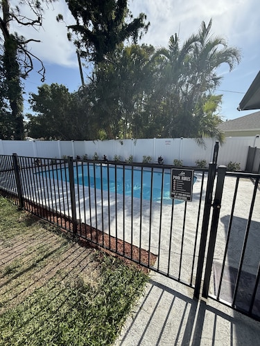 Relax with the whole family at this peaceful place to stay at Sarasota Florida