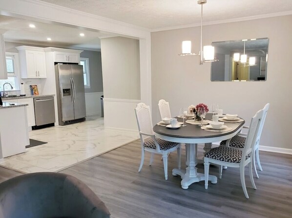 Dining - Stone Mountain Getaway- 3 bedroom ranch house (Stone Mountain)