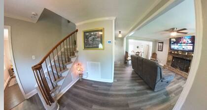 Spacious 5-bedroom house in awesome West Columbia with WiFi, AC