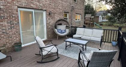 Spacious 5-bedroom house in awesome West Columbia with WiFi, AC