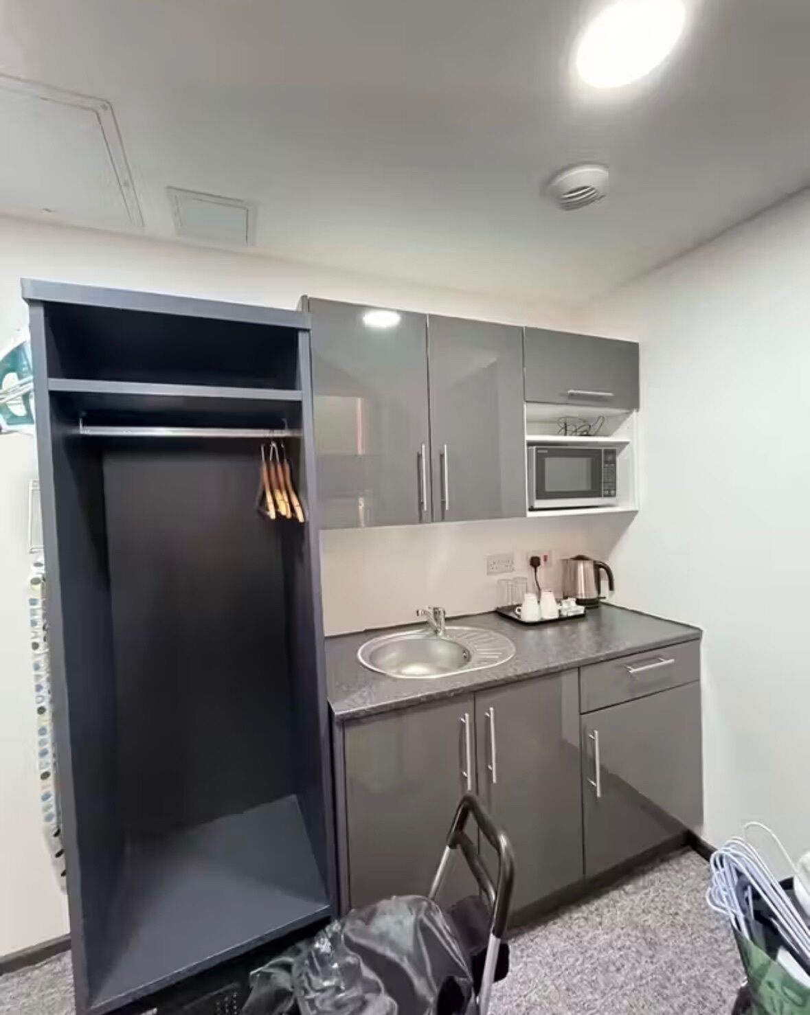Apartment | Private kitchen | Fridge, microwave, oven, stovetop