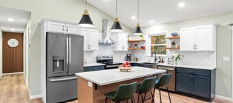 The Respite: Spacious beautiful new build, sleeps 8-10. 7 minutes from Hershey.