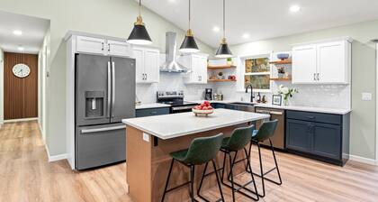 The Respite: Spacious beautiful new build, sleeps 8-10. 7 minutes from Hershey.