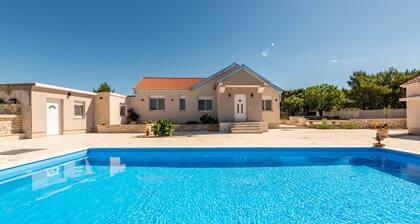 Holiday Home Marija with pool 6+2