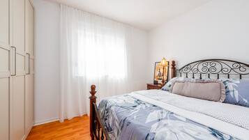 1 Schlafzimmer, Reisekinderbett, kostenloses WLAN, Bettwäsche