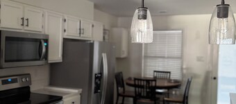 4-bedroom house near Shelby Farms with WiFi, AC