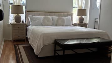 4 bedrooms, iron/ironing board, WiFi, bed sheets