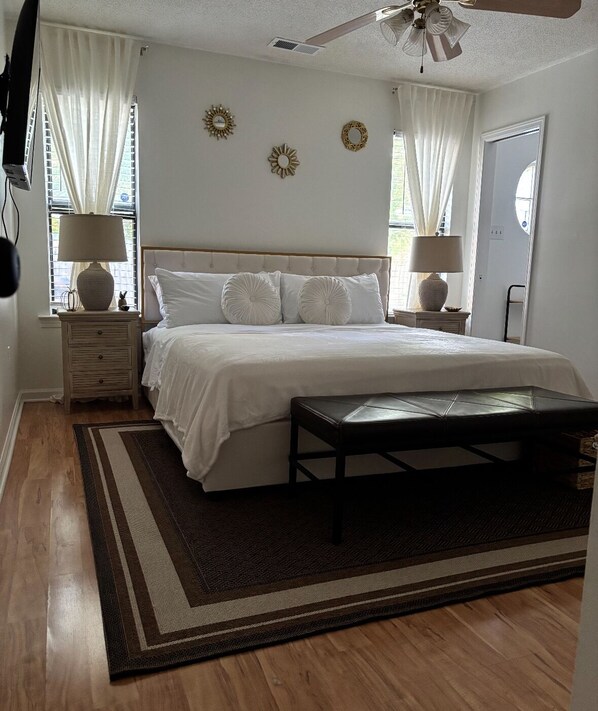 4 habitaciones, tabla de planchar con plancha, wifi y ropa de cama 
