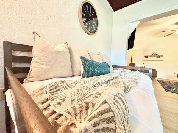 2 bedrooms, iron/ironing board, WiFi, bed sheets - The Green Palm, Sleeps 6 , pet friendly! (Holly Hill)