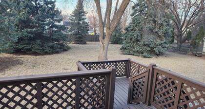 Charming 3-bedroom house in Pleasant Oshkosh with WiFi, fitness room