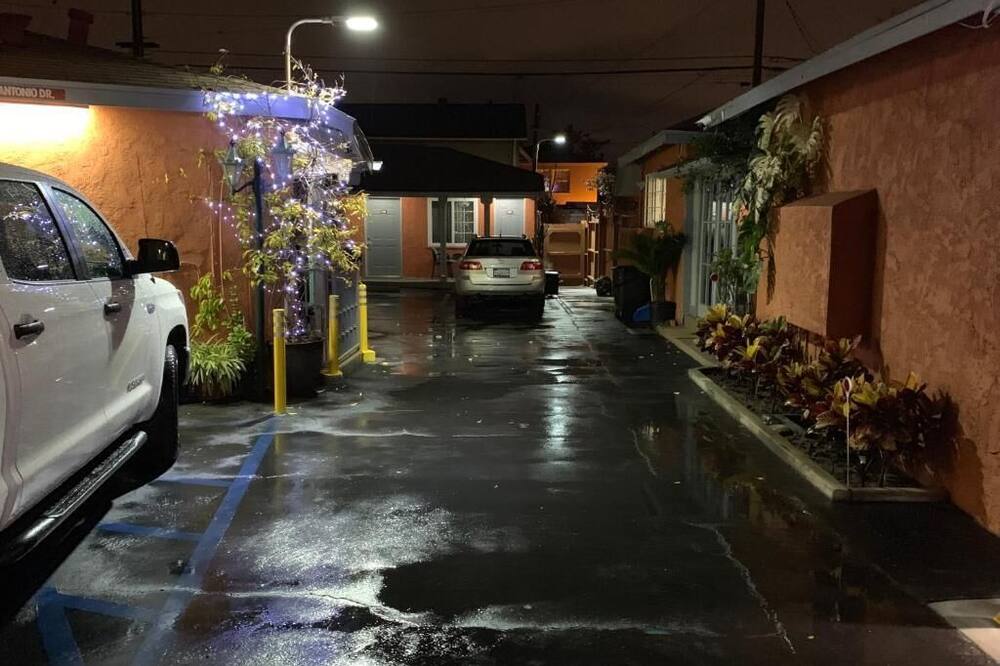 Sunlight Motel