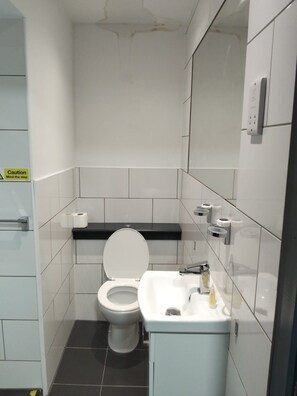 Douche, serviettes fournies