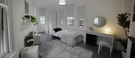 3 chambres, fer et planche à repasser, Wi-Fi, draps fournis