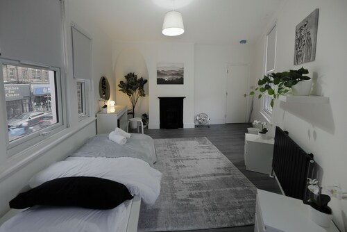 Modern 3BR Gem in Greenwich near O2