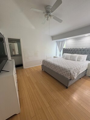 3 habitaciones, tabla de planchar con plancha, wifi y ropa de cama 