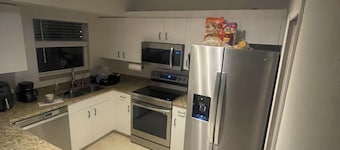 3-bedroom house in tranquil Naples with WiFi, AC. Relax and unwind