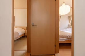 Living area - House Hotel Kagurazaka (Tokyo)