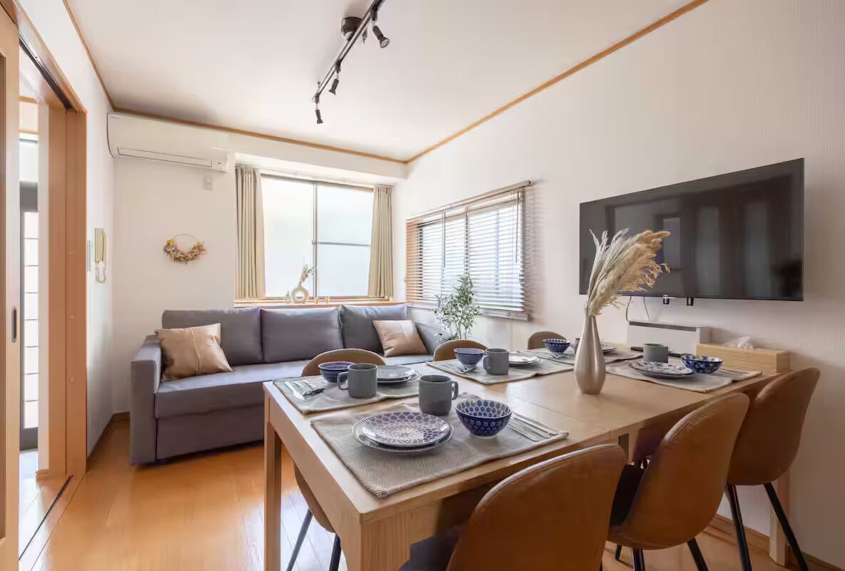 Basic House, City View | Living area