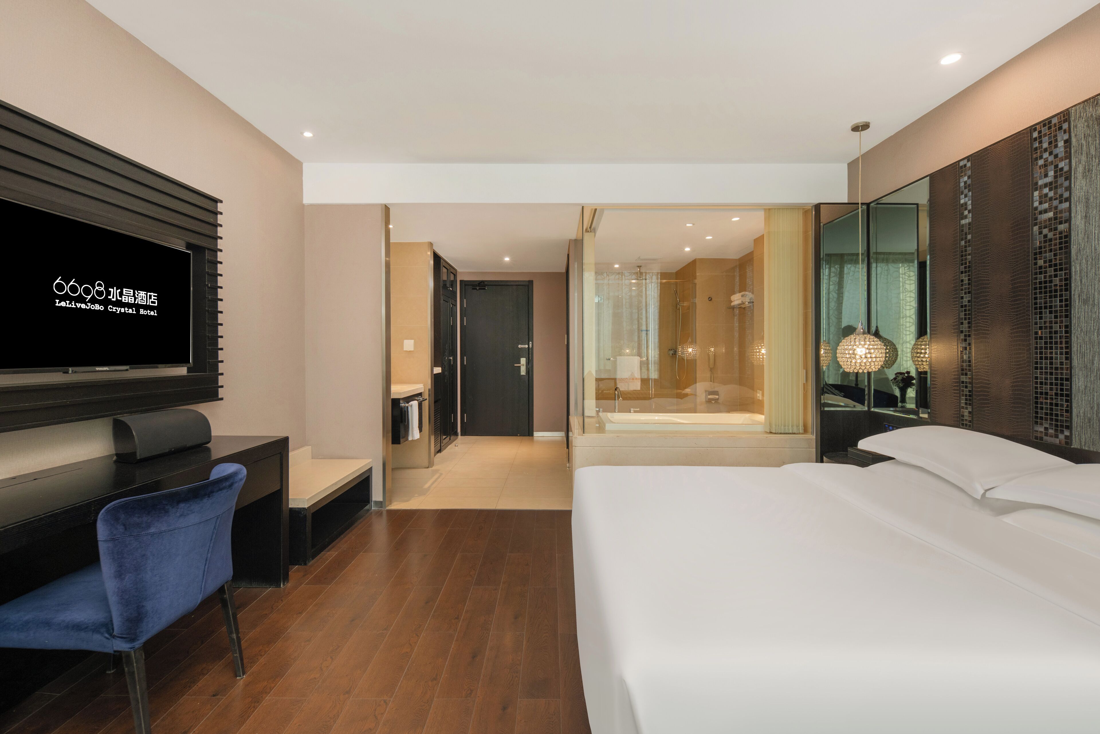 Luxury Double Room, 1 Queen Bed, Hot Tub | Egyptian cotton sheets, premium bedding, pillow-top beds, in-room safe