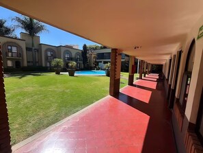 Pool - Hotel Villa Capri, 1 cama triple 4 Huéspedes (Morelia)
