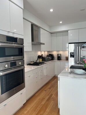 Microwave, oven, stovetop, dishwasher