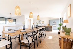 Dining - The Beacon is a five bedroomed terraced seafront retreat with incredible views of Widemouth Bay. It (Widemouth Bay)